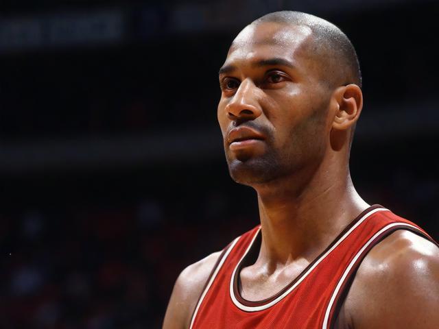 “九游app_ 乔丹的威严：篮球之神的职业生涯巅峰”，篮球之神乔丹的全名