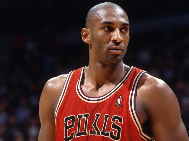 “九游app_ 传奇巨星：乔丹、科比的经典瞬间大集合”，乔丹教科比技术