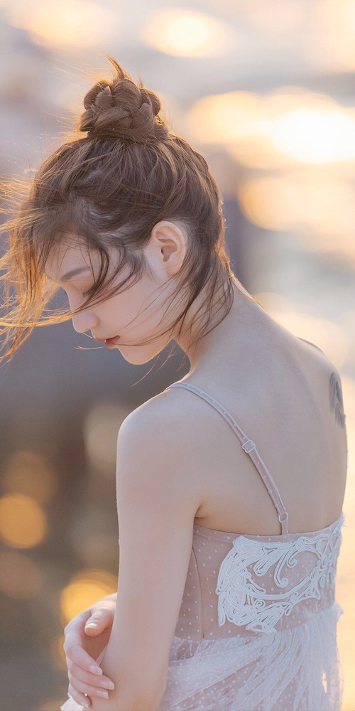 美因茨球队在场上表现出色，以出色表现赢得比赛，美因茨俱乐部官网