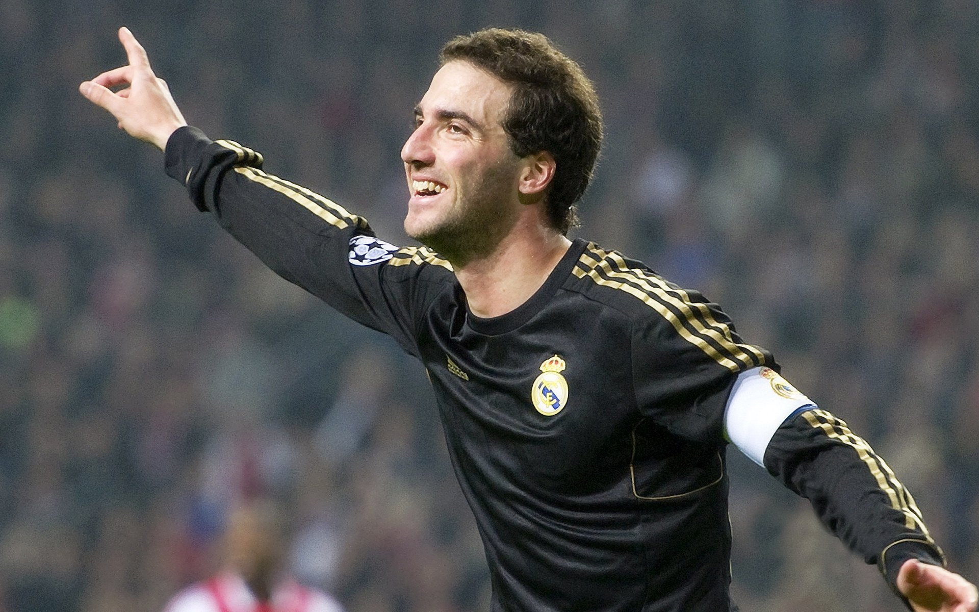 塞尔维亚锋线火力十足，欧洲杯表现抢眼